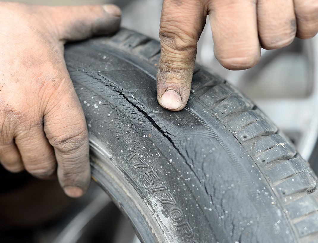 ยางรถยนต์ควรเปลี่ยนเมื่อไหร่หลังยางรั่ว และปะยางรถ | Bridgestone.co.th